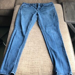 Women’s size 8 skinny jeans